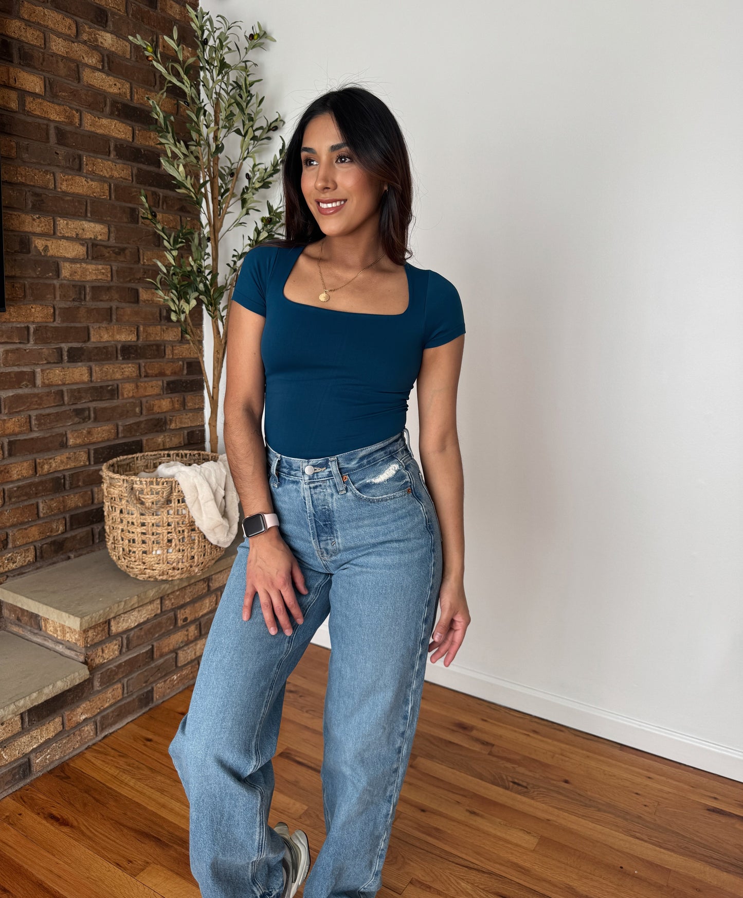 Mia Basic - Square neck (MULTIPLE COLORS)